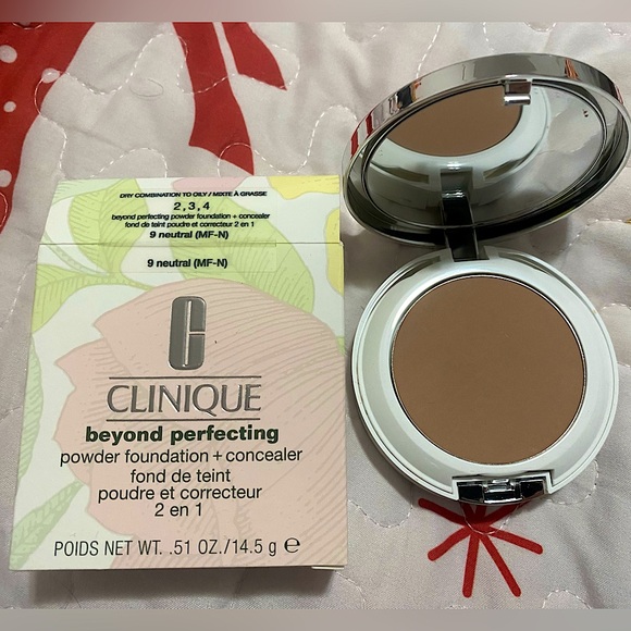 New In Box Clinique Beyond Perfecting Powder Foundation + Concealer 09 Neutral - Picture 1 of 7